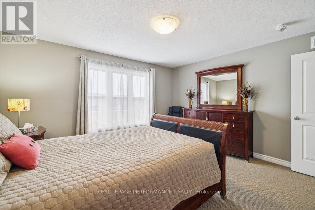 8 - 474 Clearbrook Drive, Ottawa, ON - Indoor Photo Showing Bedroom