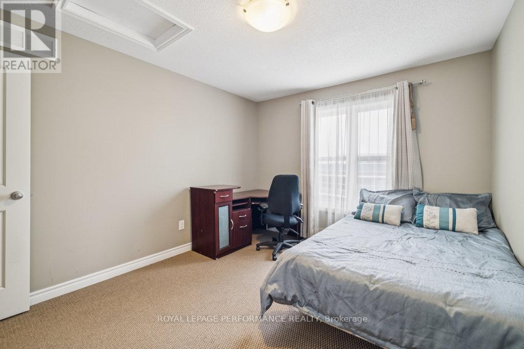 8 - 474 Clearbrook Drive, Ottawa, ON - Indoor Photo Showing Bedroom