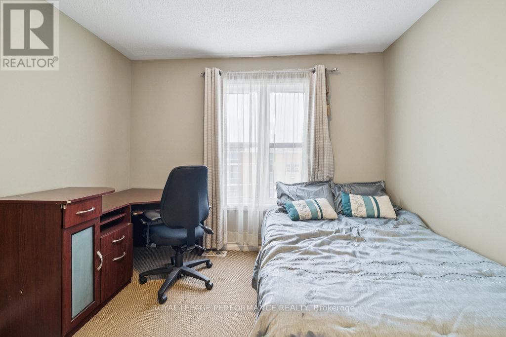 8 - 474 Clearbrook Drive, Ottawa, ON - Indoor Photo Showing Bedroom