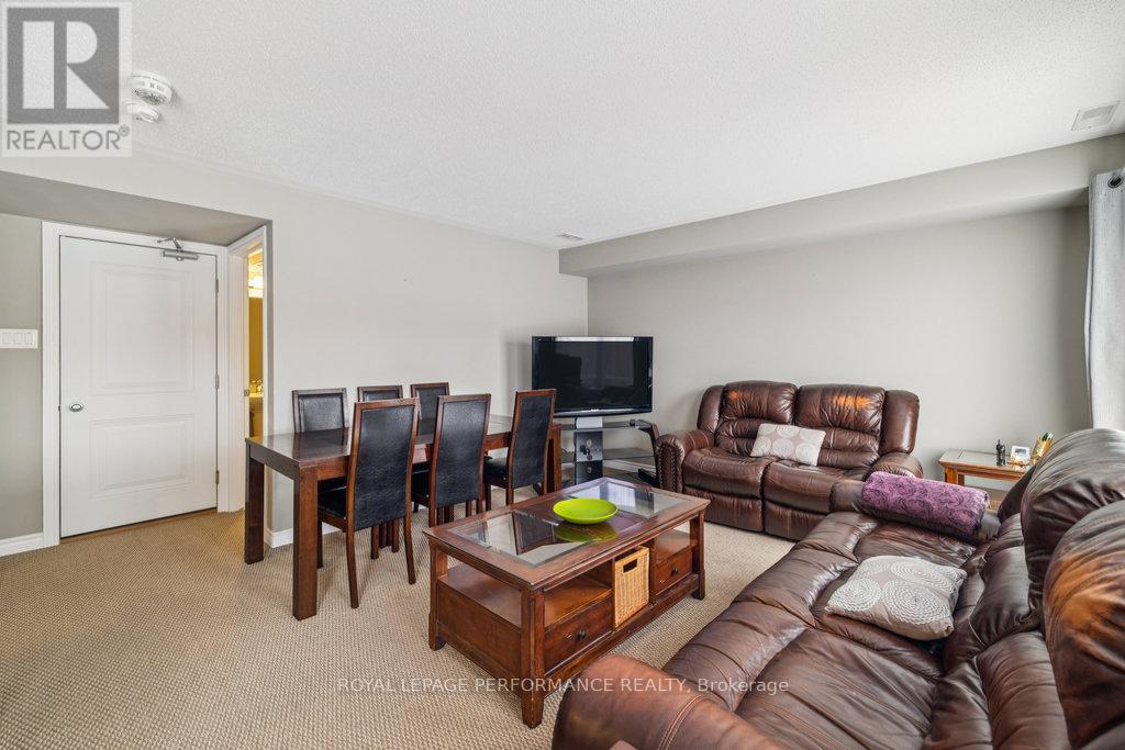 8 - 474 Clearbrook Drive, Ottawa, ON - Indoor Photo Showing Living Room