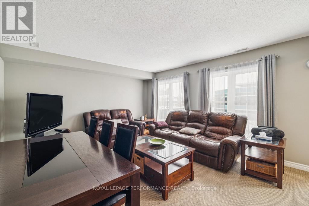 8 - 474 Clearbrook Drive, Ottawa, ON - Indoor Photo Showing Living Room