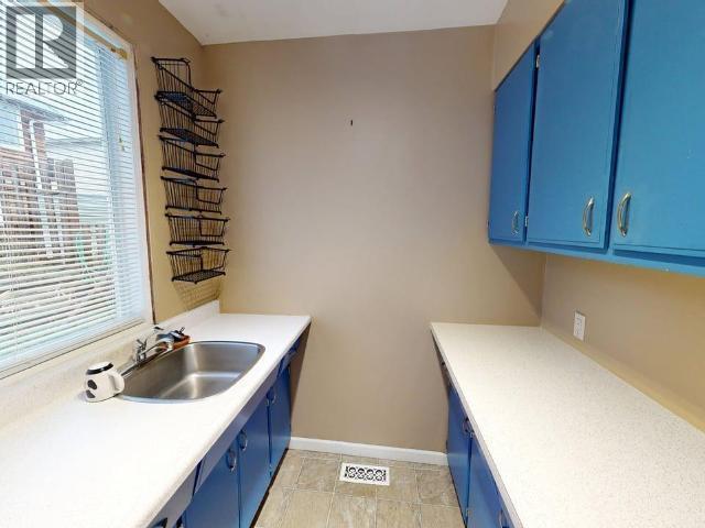 5646 Manson Ave, Powell River, BC - Indoor