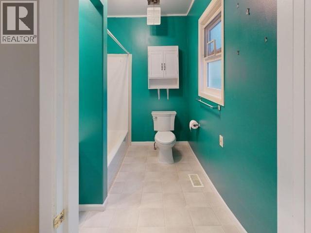 5646 Manson Ave, Powell River, BC - Indoor Photo Showing Bathroom