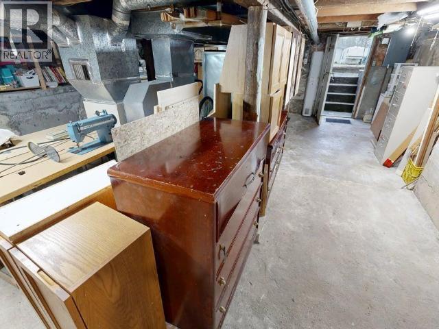 5646 Manson Ave, Powell River, BC - Indoor