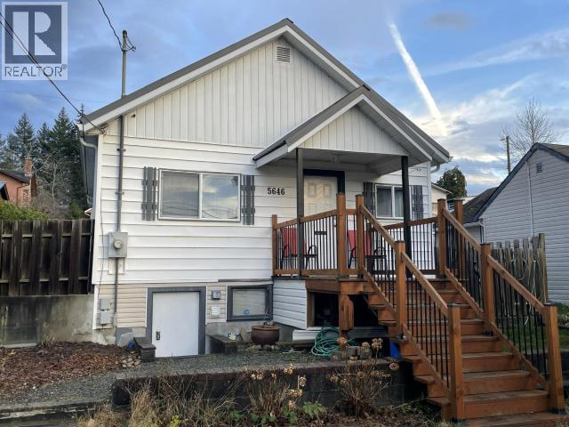 5646 Manson Ave, Powell River, BC - Outdoor