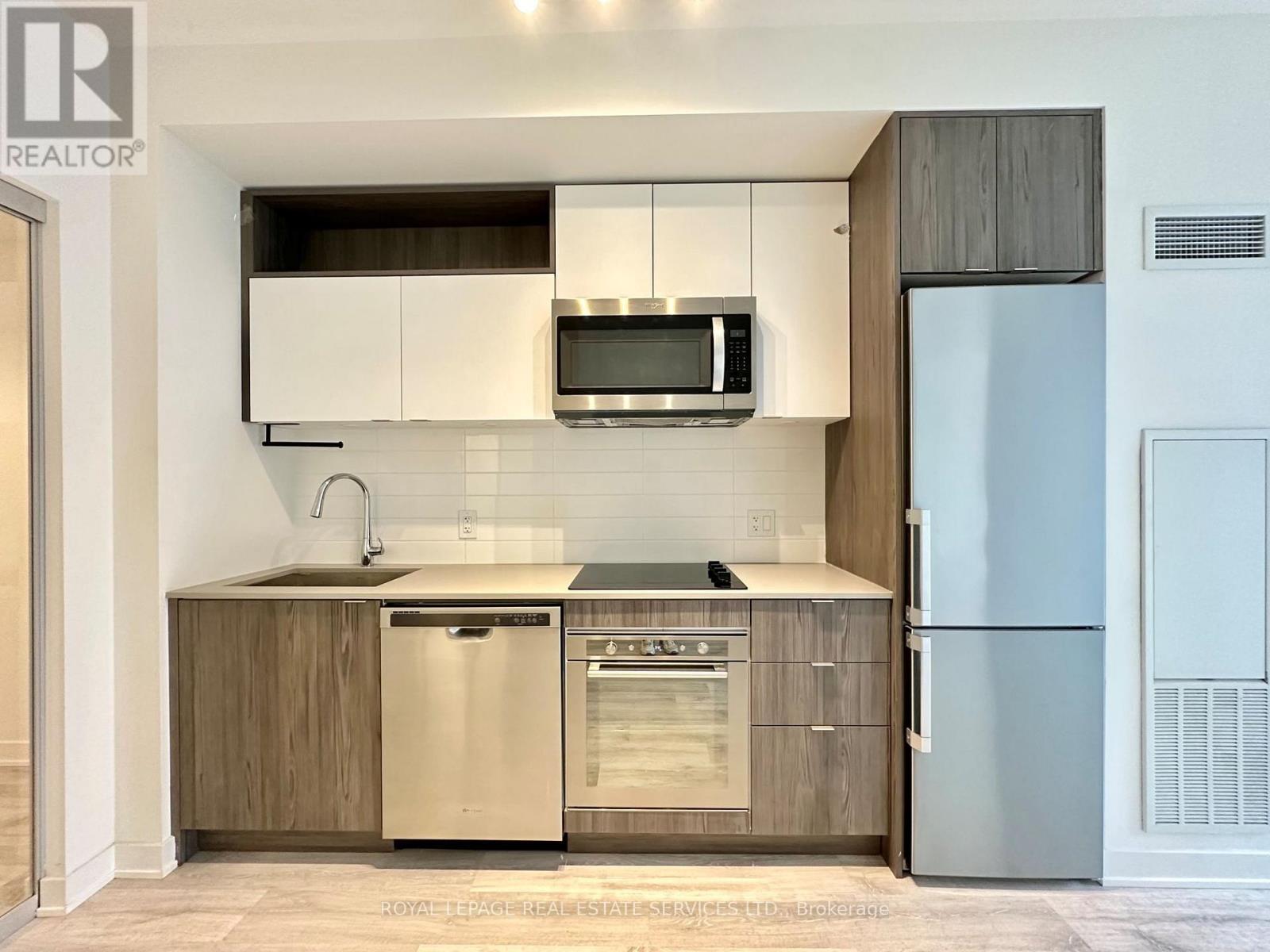 558 - 121 Lower Sherbourne Street, Toronto, ON - Indoor Photo Showing Kitchen