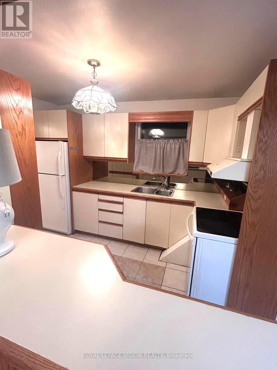 Main Floor - 17 Dyson Boulevard, Toronto, ON - Indoor Photo Showing Kitchen With Double Sink