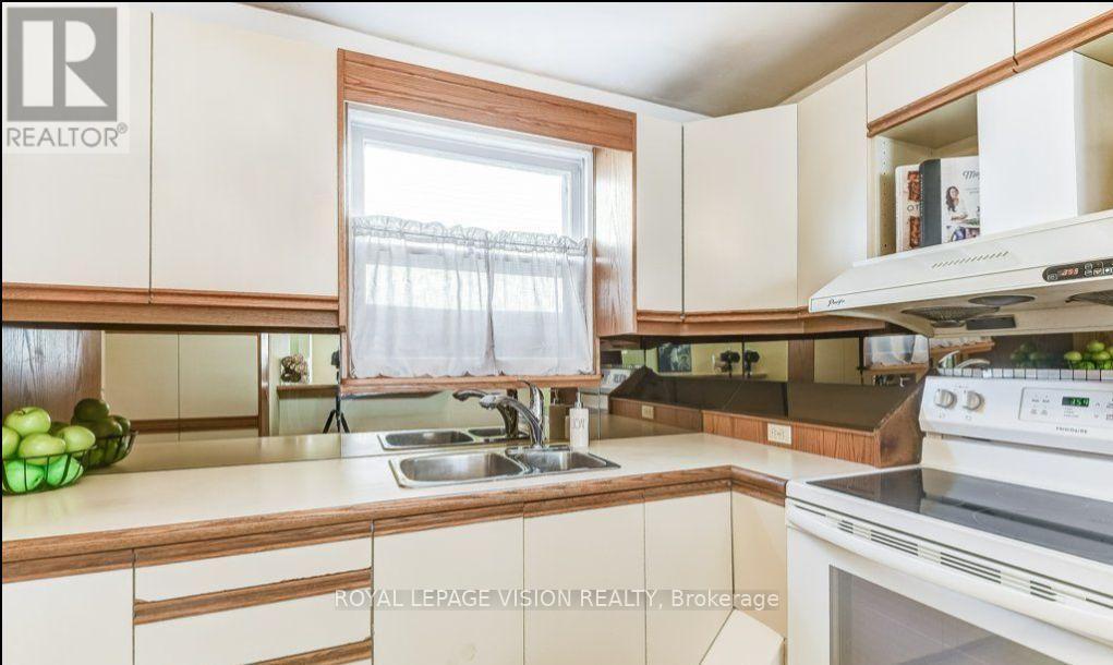 Main Floor - 17 Dyson Boulevard, Toronto, ON - Indoor Photo Showing Kitchen With Double Sink