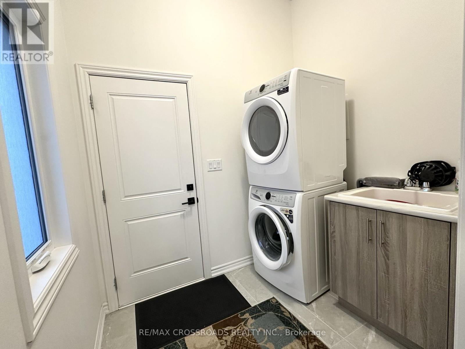 493 Twin Streams Road, Whitby, ON - Indoor Photo Showing Laundry Room
