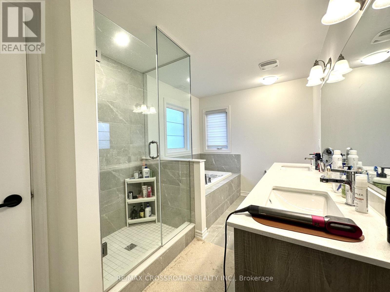 493 Twin Streams Road, Whitby, ON - Indoor Photo Showing Bathroom