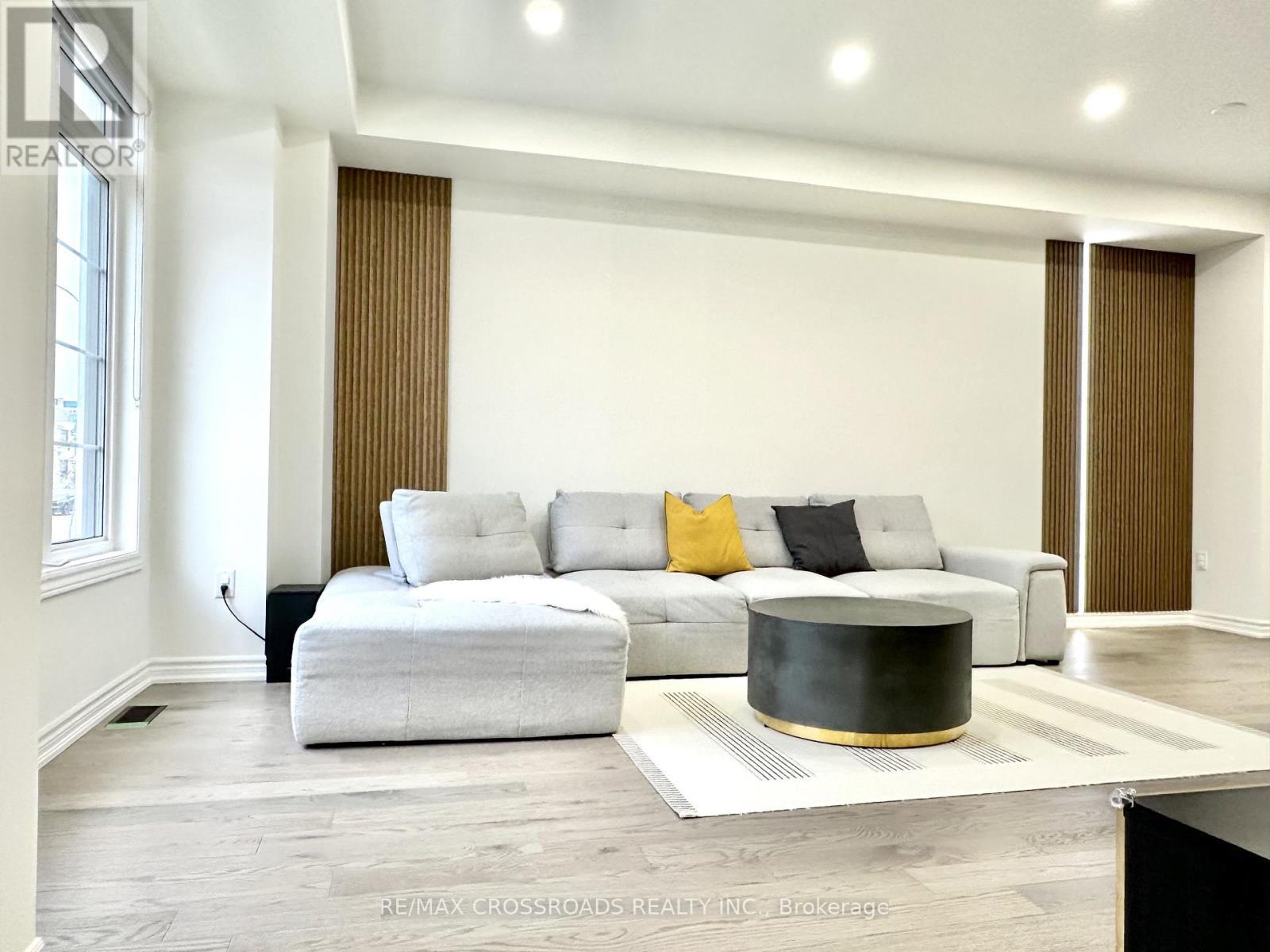 493 Twin Streams Road, Whitby, ON - Indoor Photo Showing Living Room