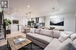 138 COVINGTON CRESCENT Whitchurch-Stouffville, ON L4A 4W8