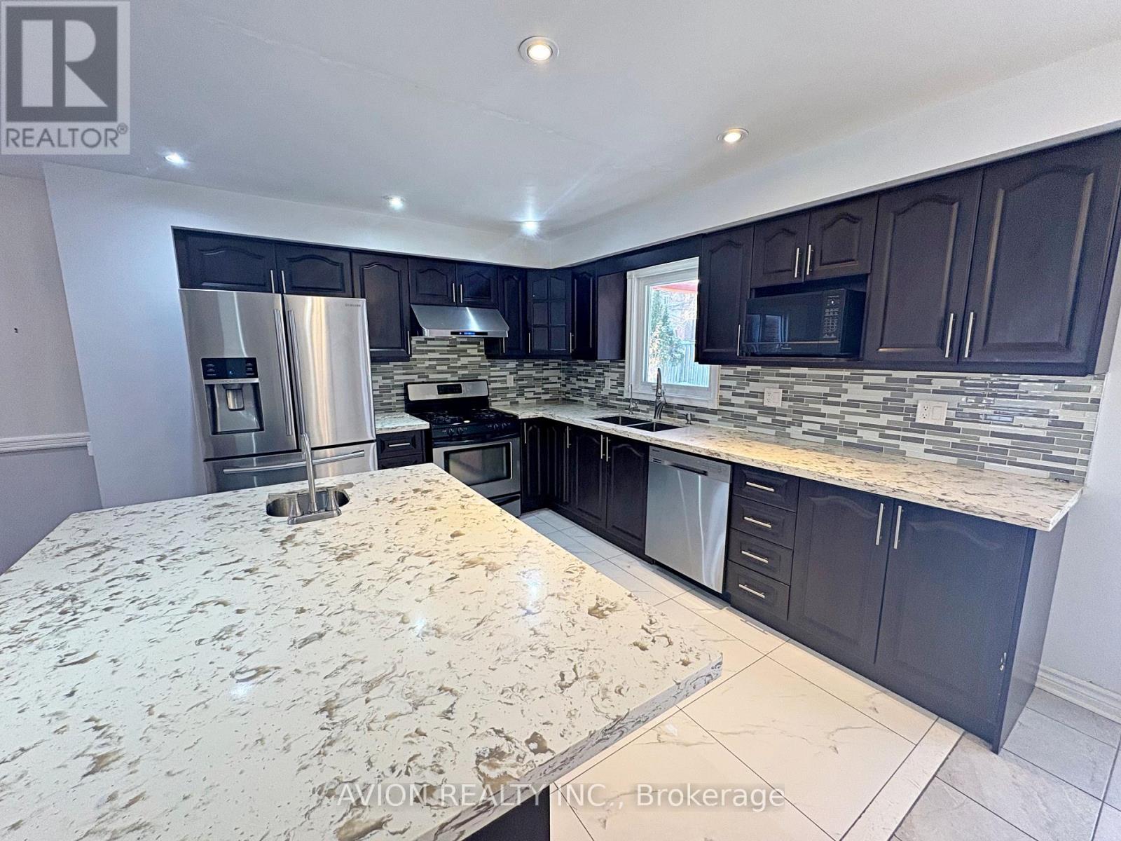 90 Penny Crescent, Markham, ON - Indoor Photo Showing Kitchen With Stainless Steel Kitchen With Double Sink With Upgraded Kitchen