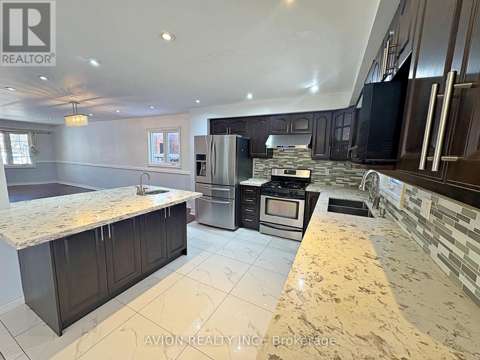 90 Penny Crescent, Markham, ON - Indoor Photo Showing Kitchen With Stainless Steel Kitchen With Double Sink With Upgraded Kitchen