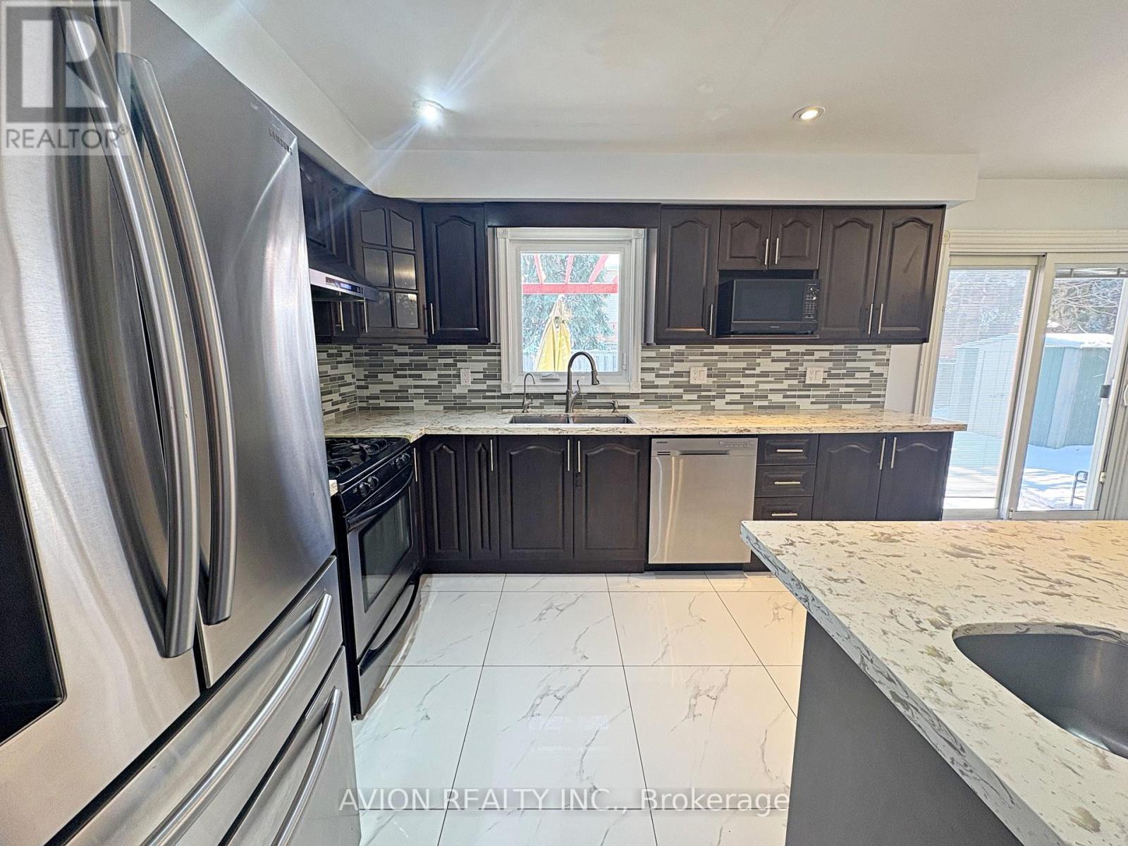 90 Penny Crescent, Markham, ON - Indoor Photo Showing Kitchen With Stainless Steel Kitchen With Double Sink With Upgraded Kitchen