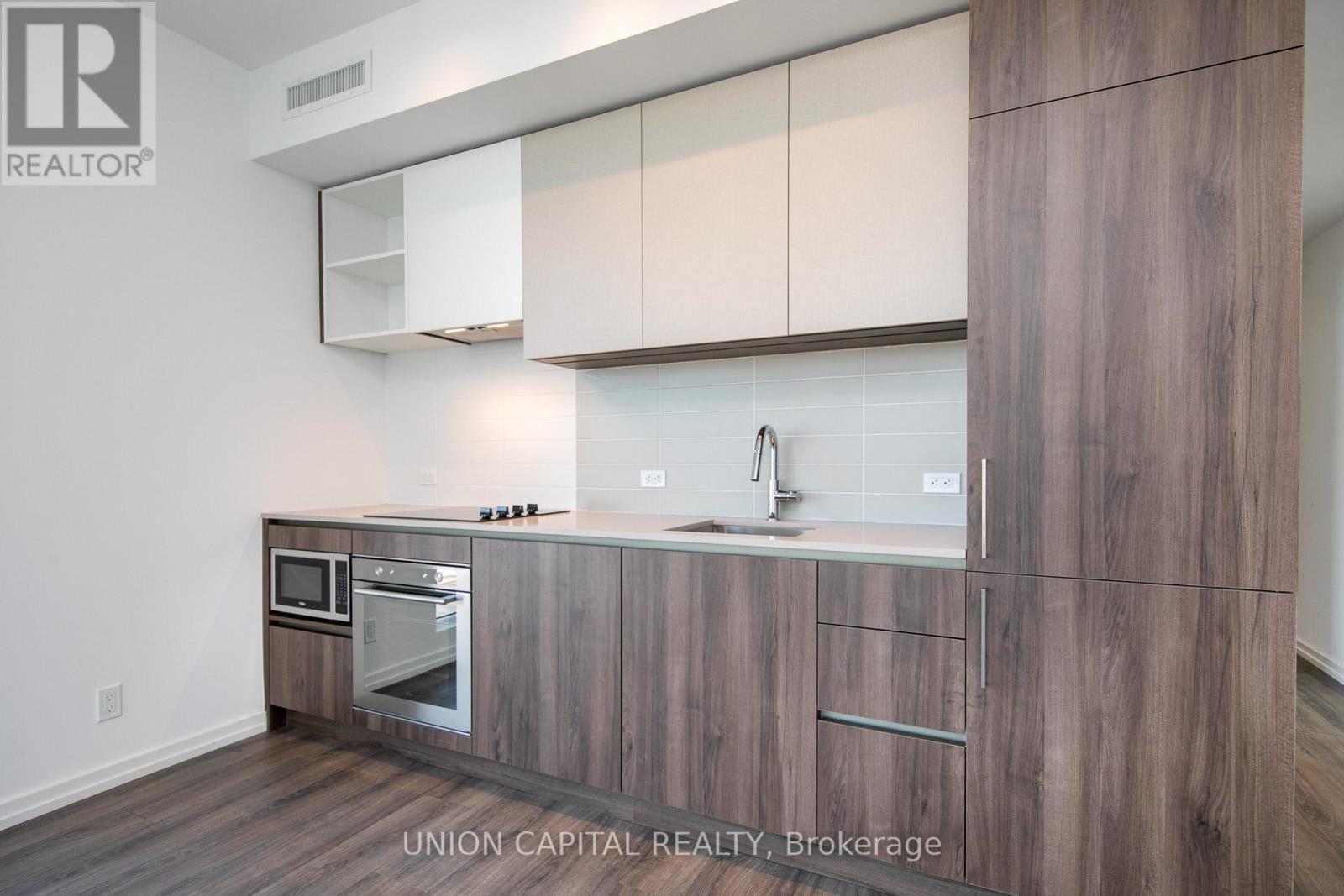 1103 - 1000 Portage Parkway, Vaughan, ON - Indoor Photo Showing Kitchen