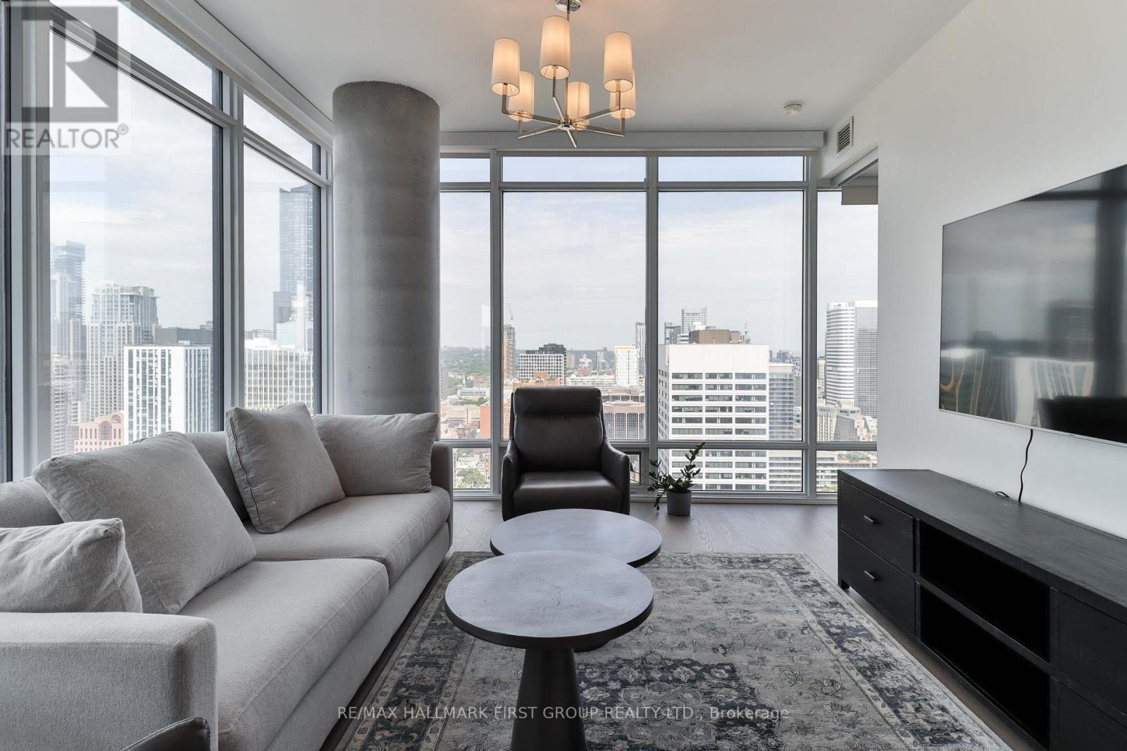 2402 - 488 University Avenue, Toronto (University), ON - Indoor Photo Showing Living Room