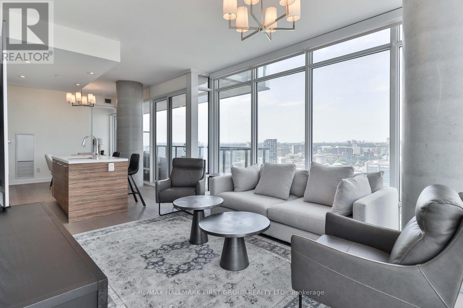 2402 - 488 University Avenue, Toronto (University), ON - Indoor Photo Showing Living Room