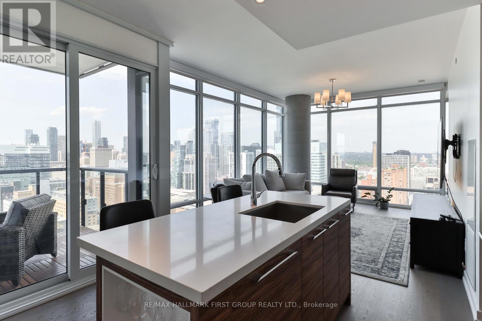 2402 - 488 University Avenue, Toronto (University), ON - Indoor Photo Showing Kitchen