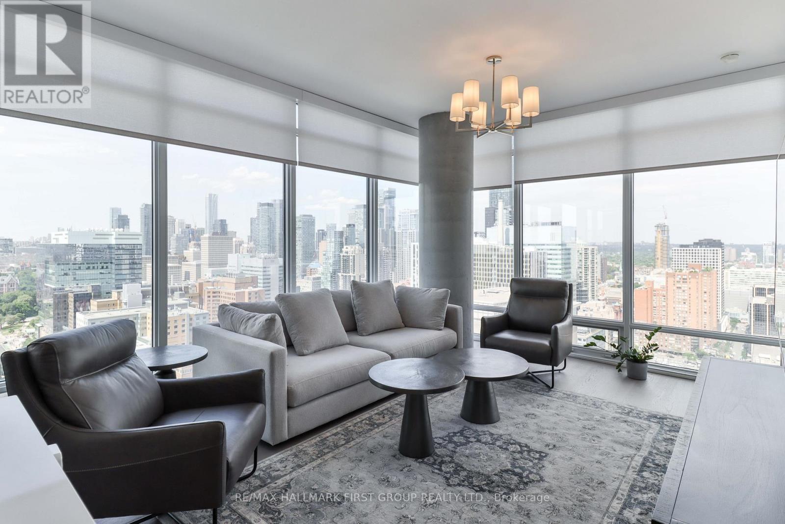 2402 - 488 University Avenue, Toronto (University), ON - Indoor Photo Showing Living Room