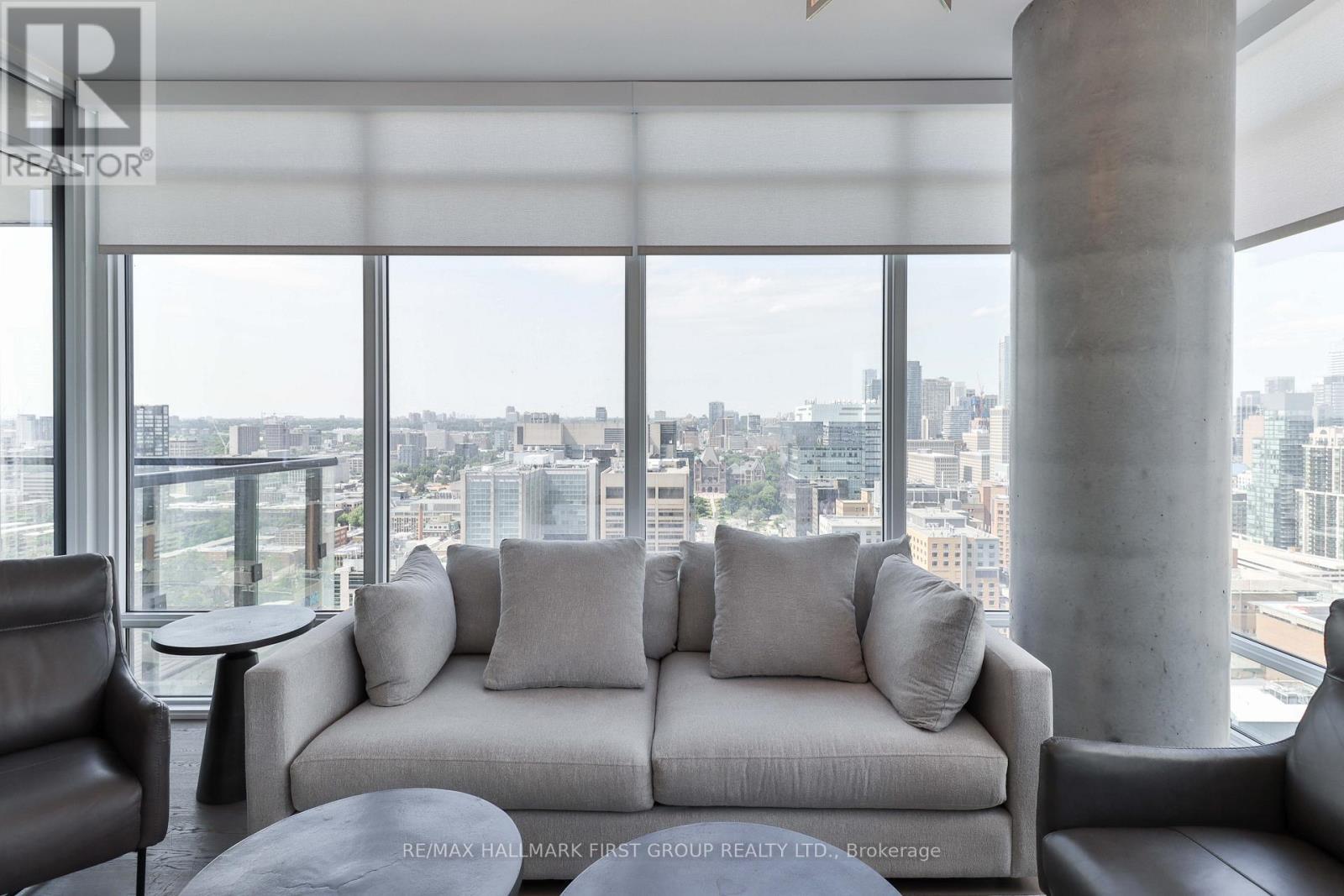 2402 - 488 University Avenue, Toronto (University), ON - Indoor Photo Showing Living Room