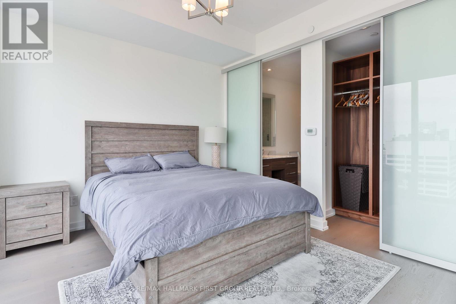 2402 - 488 University Avenue, Toronto (University), ON - Indoor Photo Showing Bedroom