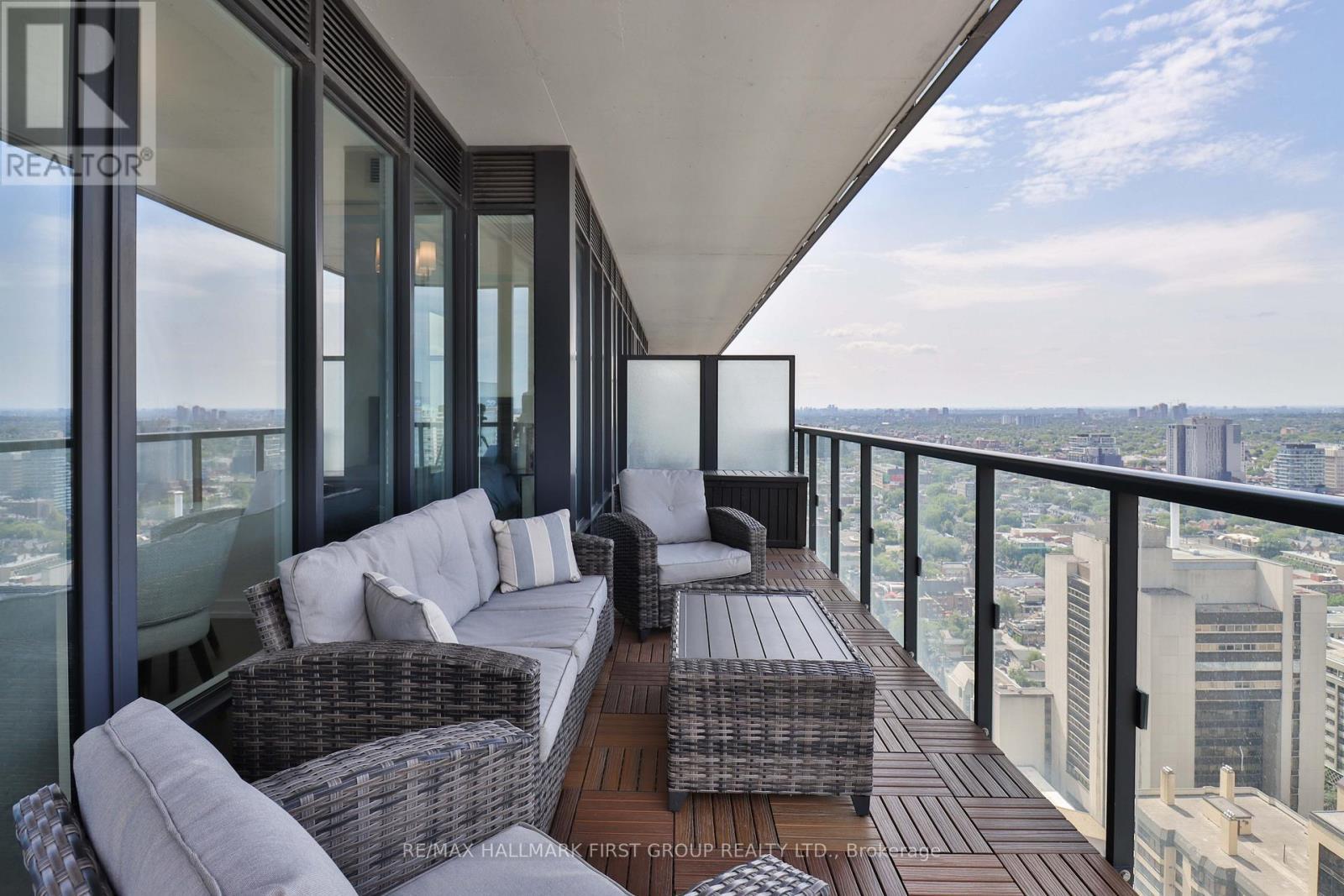 2402 - 488 University Avenue, Toronto (University), ON - Outdoor With Balcony With Exterior