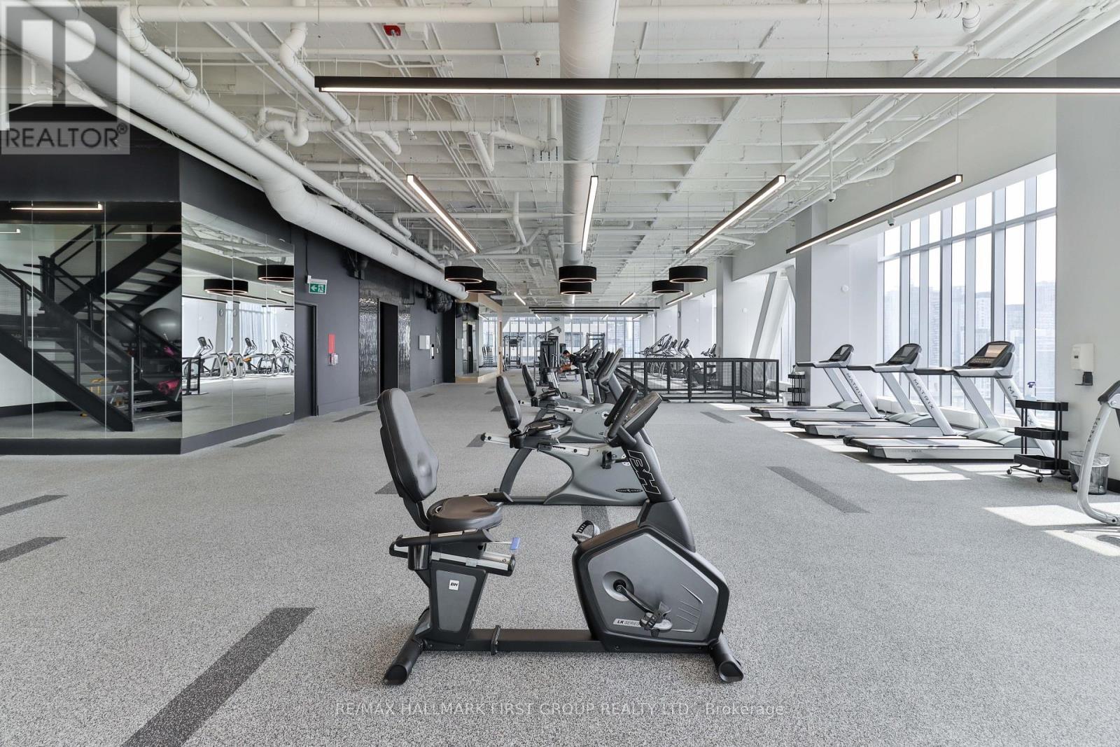 2402 - 488 University Avenue, Toronto (University), ON - Indoor Photo Showing Gym Room