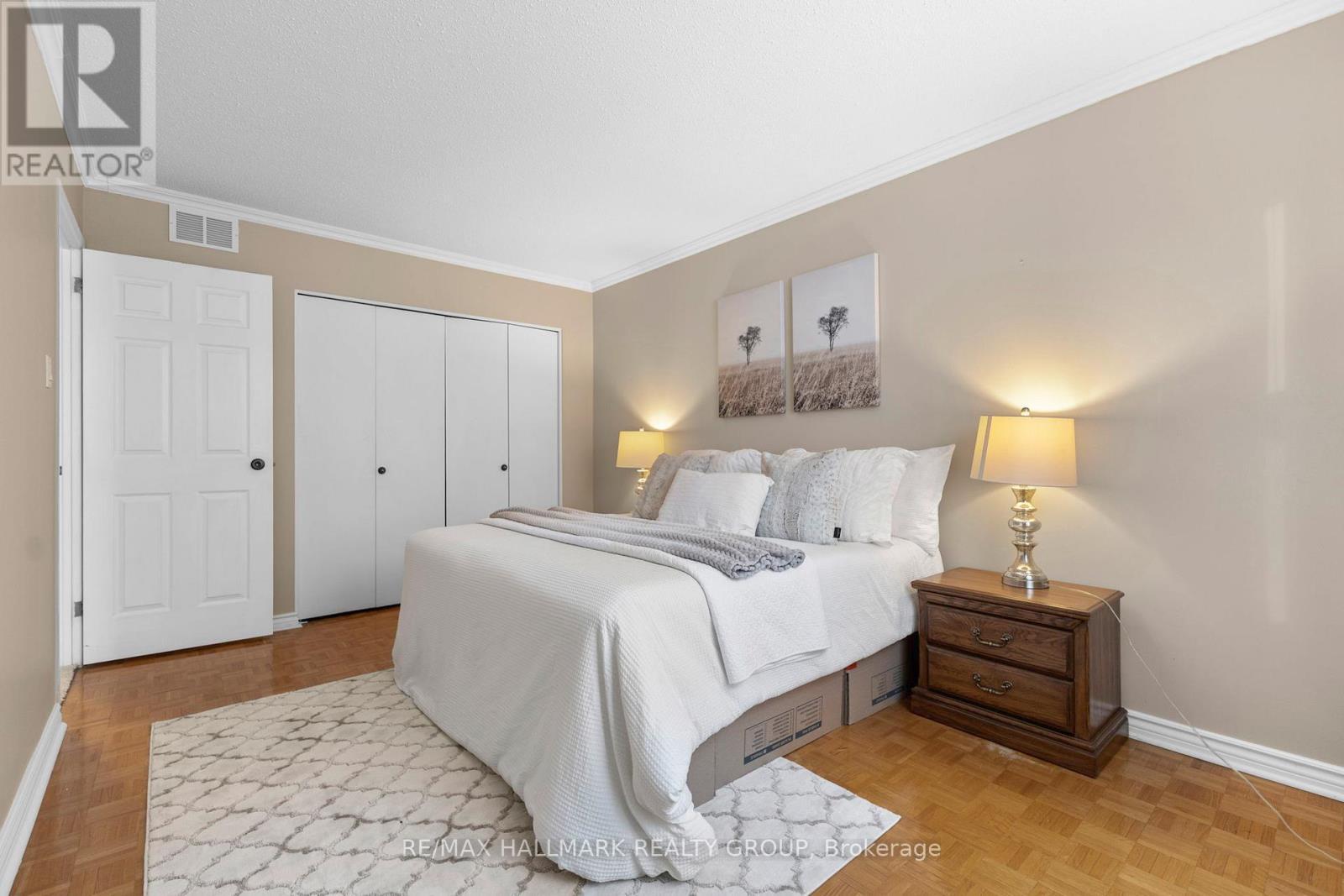 2143 Hubbard Crescent, Ottawa, ON - Indoor Photo Showing Bedroom