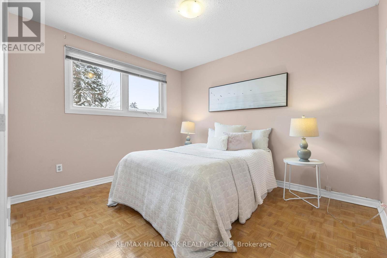 2143 Hubbard Crescent, Ottawa, ON - Indoor Photo Showing Bedroom