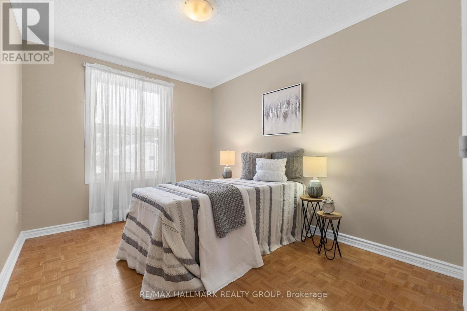 2143 Hubbard Crescent, Ottawa, ON - Indoor Photo Showing Bedroom