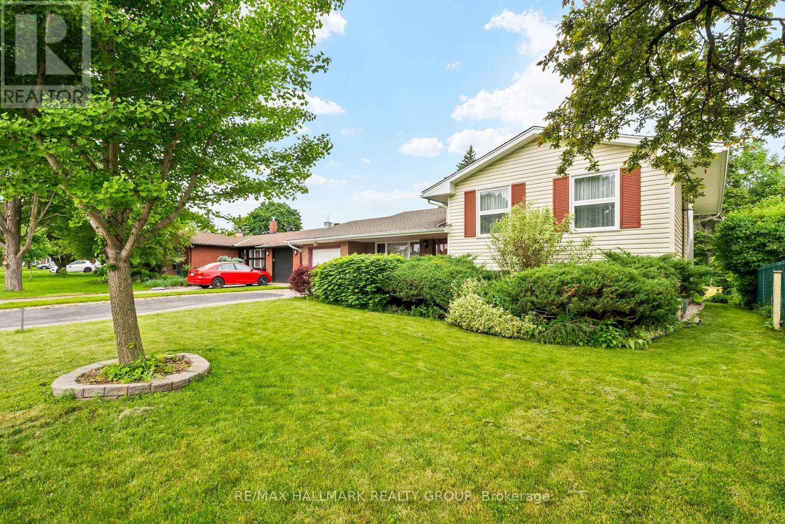 2143 Hubbard Crescent, Ottawa, ON - Outdoor