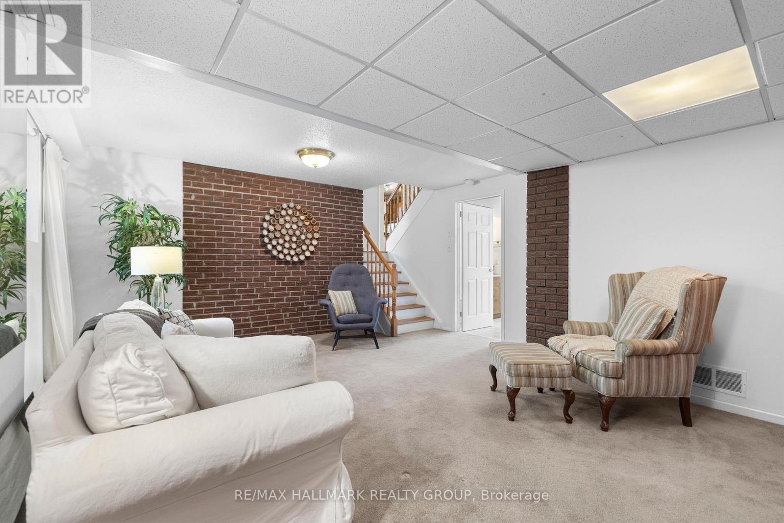 2143 Hubbard Crescent, Ottawa, ON - Indoor