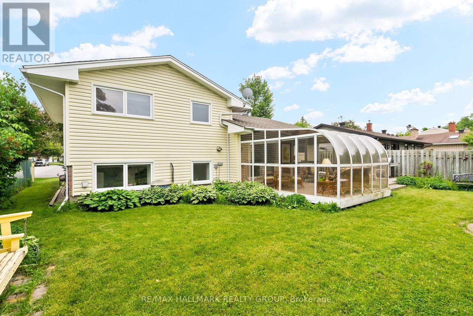 2143 Hubbard Crescent, Ottawa, ON - Outdoor