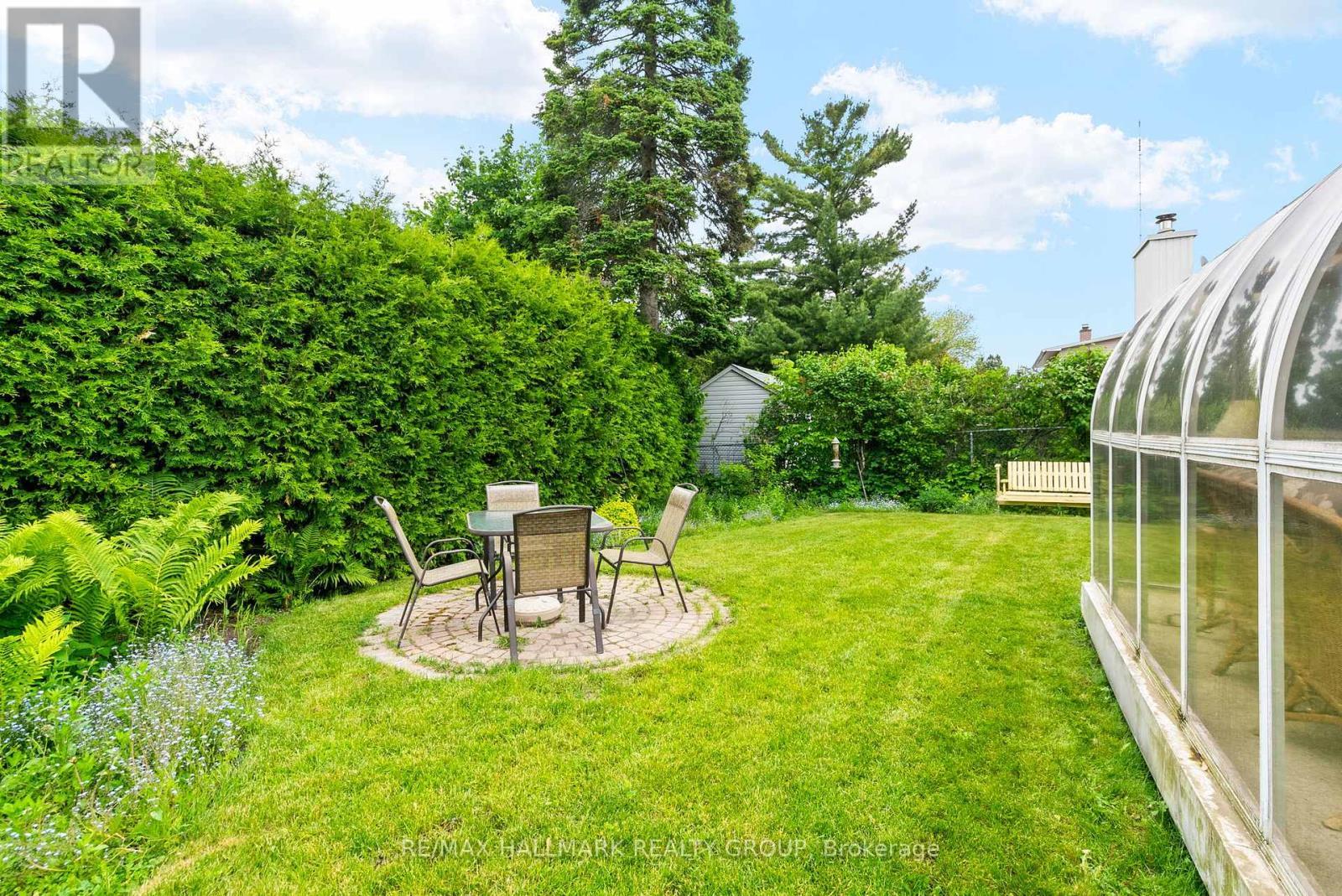 2143 Hubbard Crescent, Ottawa, ON - Outdoor