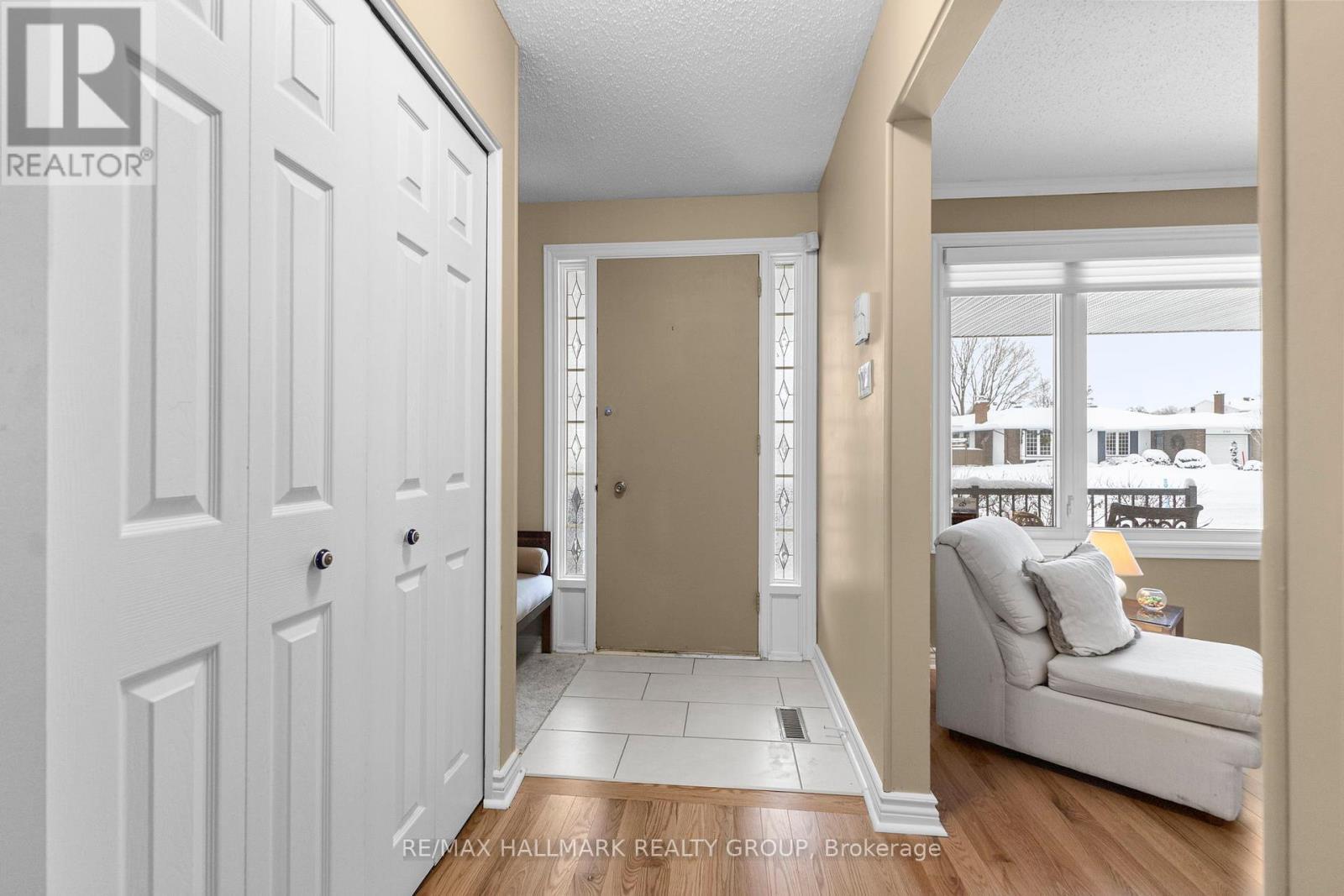 2143 Hubbard Crescent, Ottawa, ON - Indoor Photo Showing Other Room