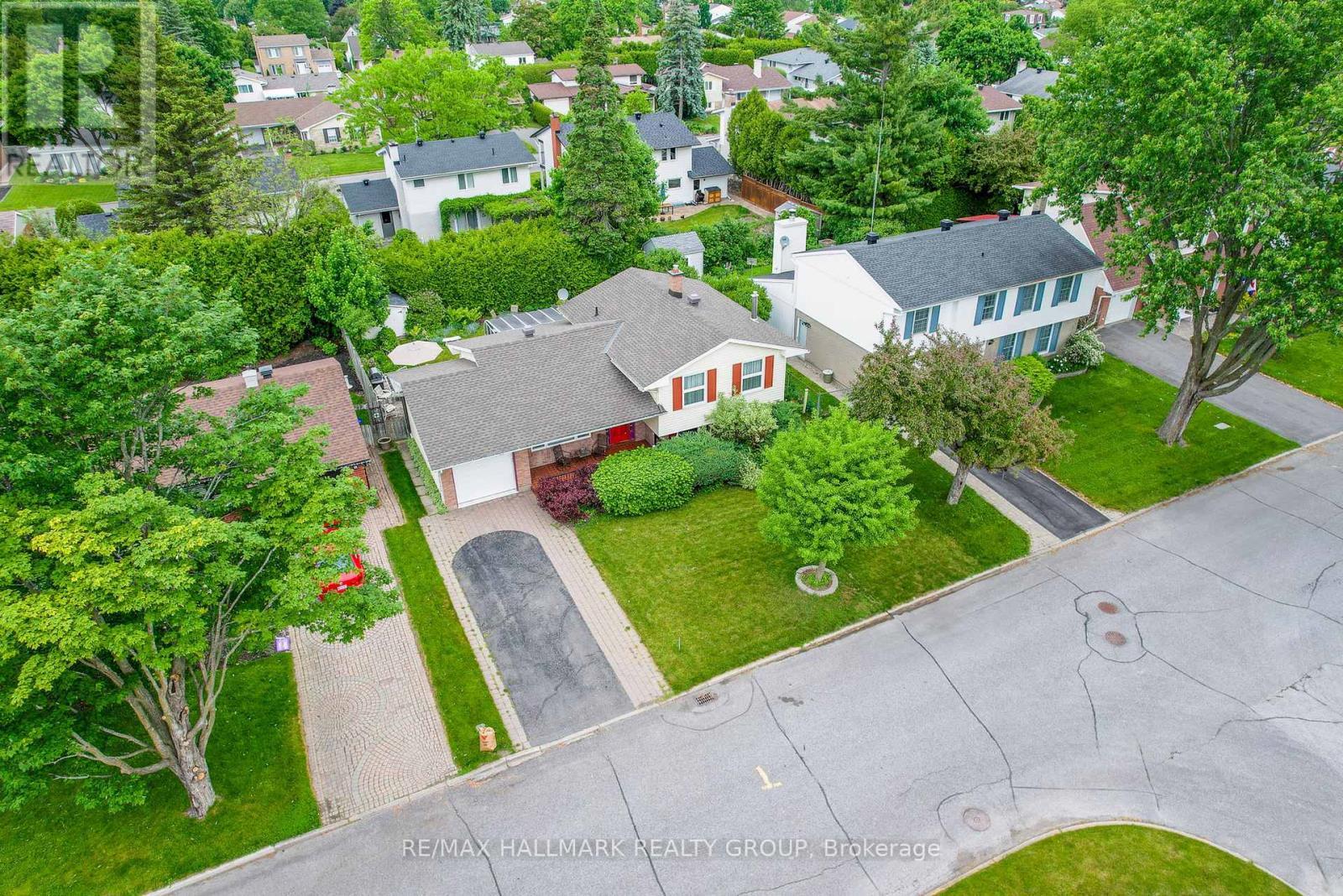 2143 Hubbard Crescent, Ottawa, ON - Outdoor