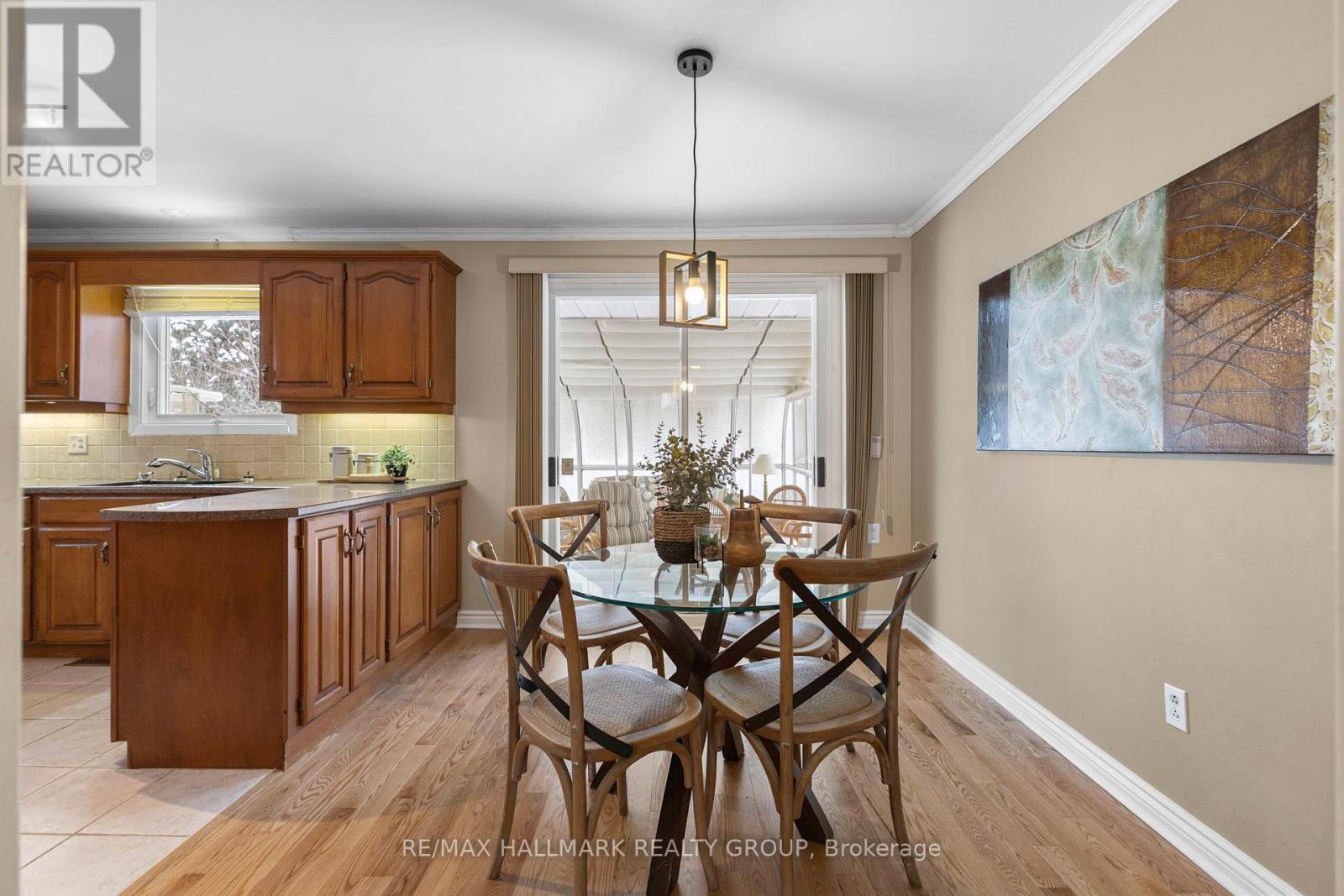 2143 Hubbard Crescent, Ottawa, ON - Indoor Photo Showing Dining Room