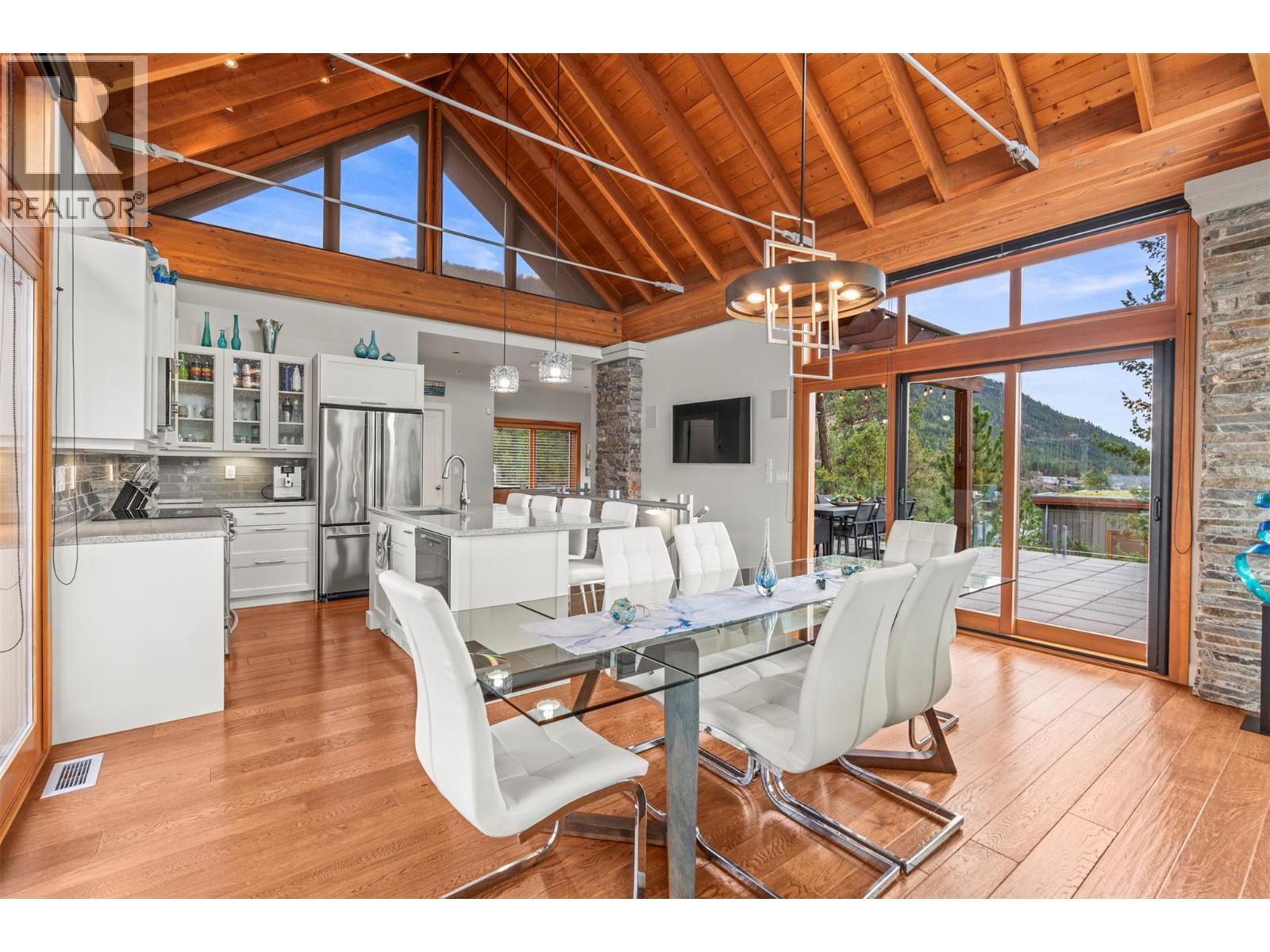 9845 Eastside Road Unit# 151, Vernon, BC - Indoor Photo Showing Dining Room