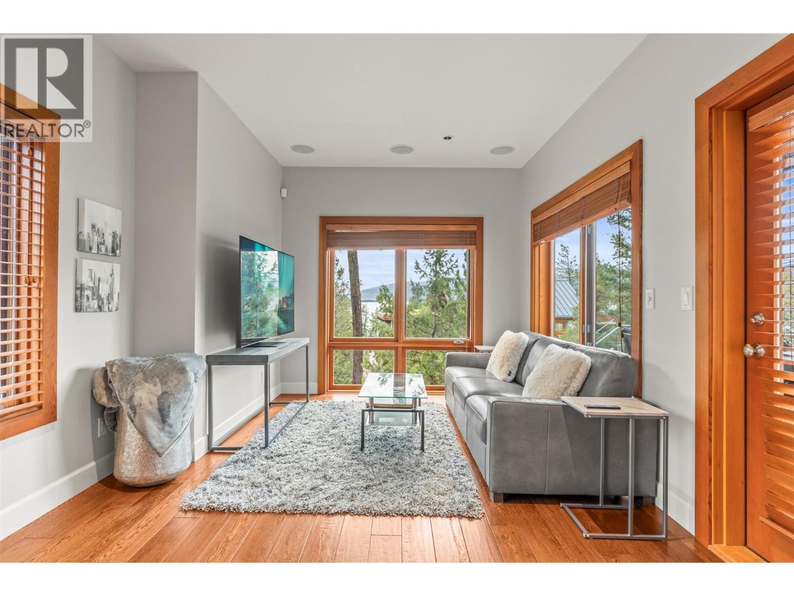 9845 Eastside Road Unit# 151, Vernon, BC - Indoor Photo Showing Living Room