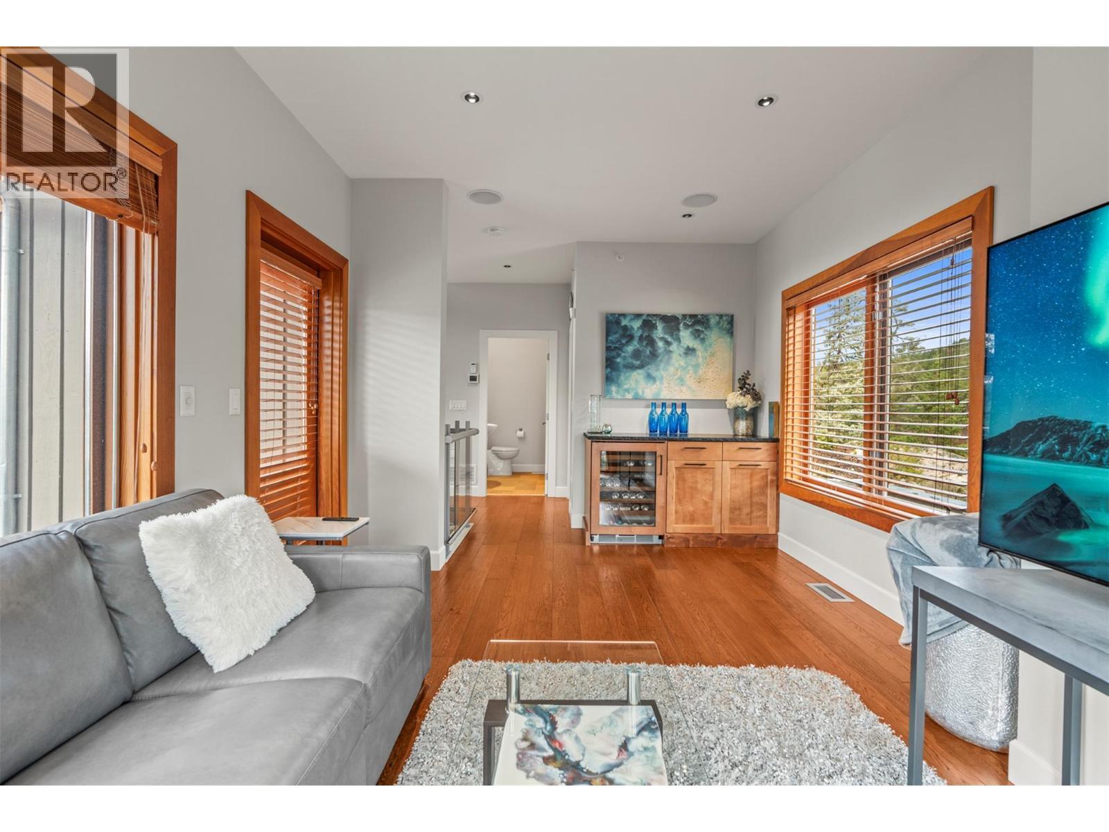 9845 Eastside Road Unit# 151, Vernon, BC - Indoor Photo Showing Living Room