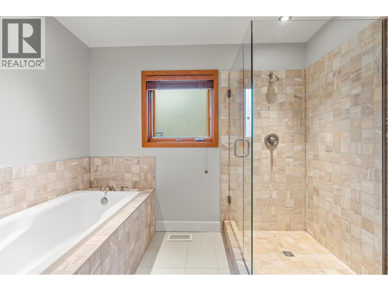 9845 Eastside Road Unit# 151, Vernon, BC - Indoor Photo Showing Bathroom