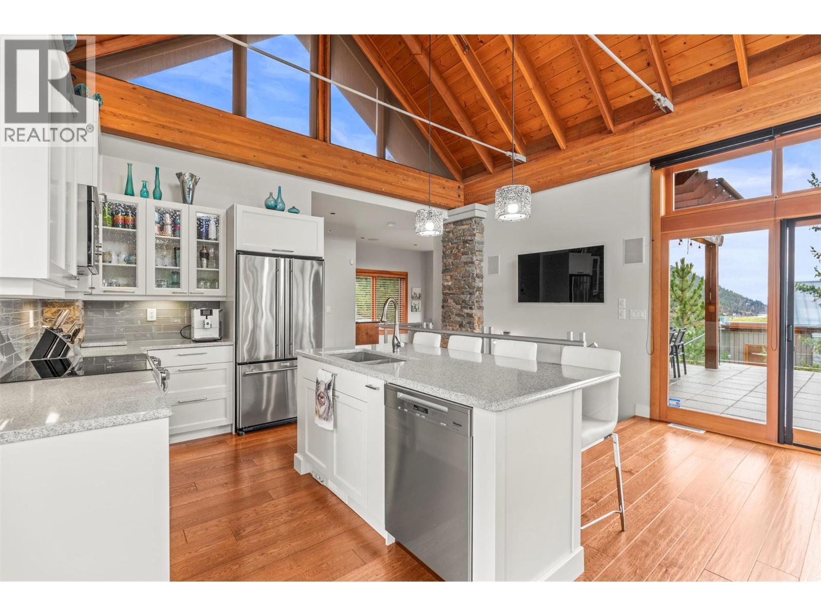 9845 Eastside Road Unit# 151, Vernon, BC - Indoor Photo Showing Kitchen With Upgraded Kitchen