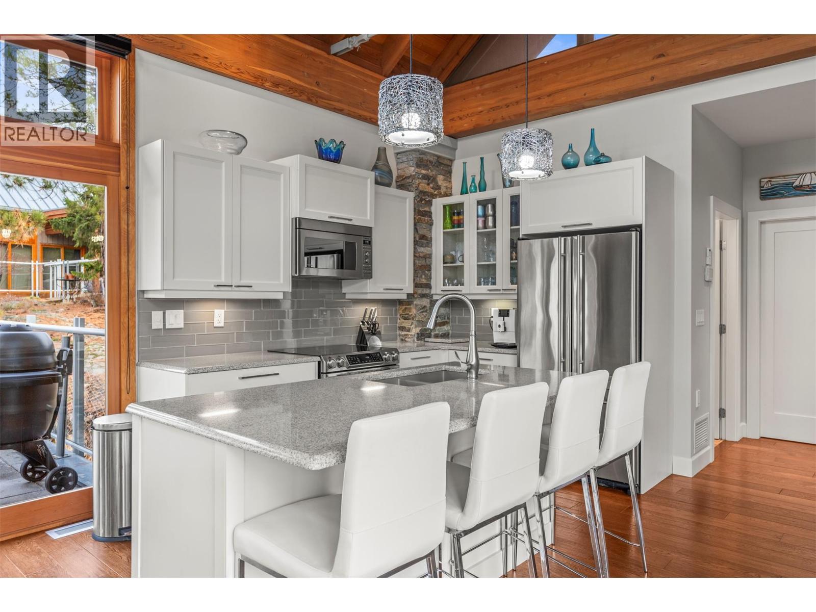 9845 Eastside Road Unit# 151, Vernon, BC - Indoor Photo Showing Kitchen With Upgraded Kitchen