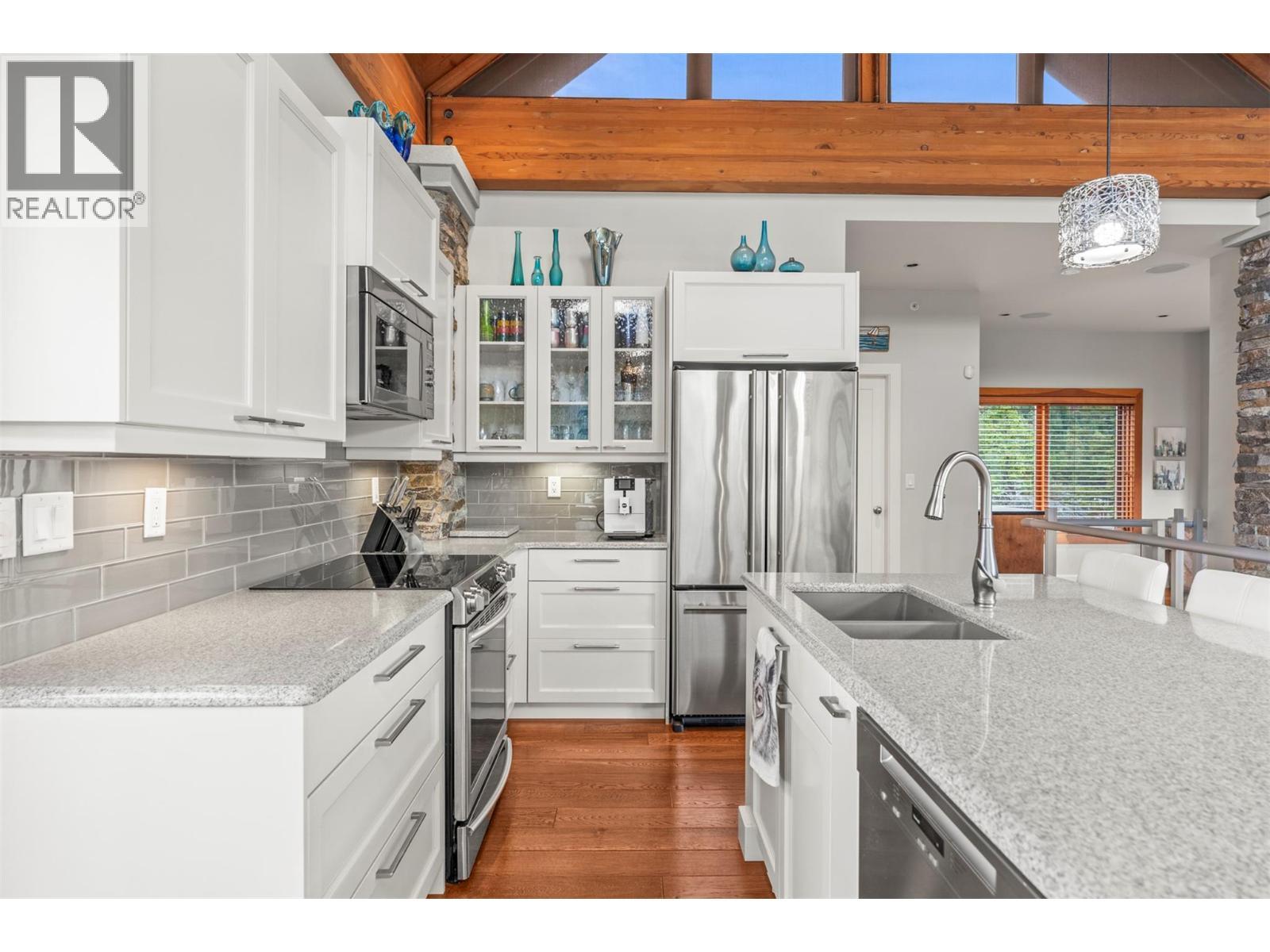 9845 Eastside Road Unit# 151, Vernon, BC - Indoor Photo Showing Kitchen With Double Sink With Upgraded Kitchen