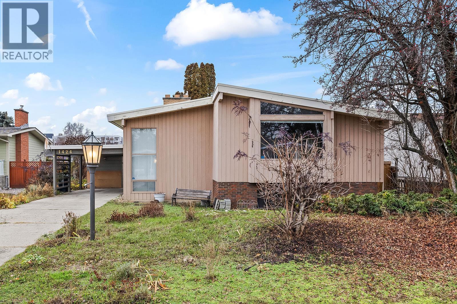 1424 Lombardy Square, Kelowna, BC - Outdoor