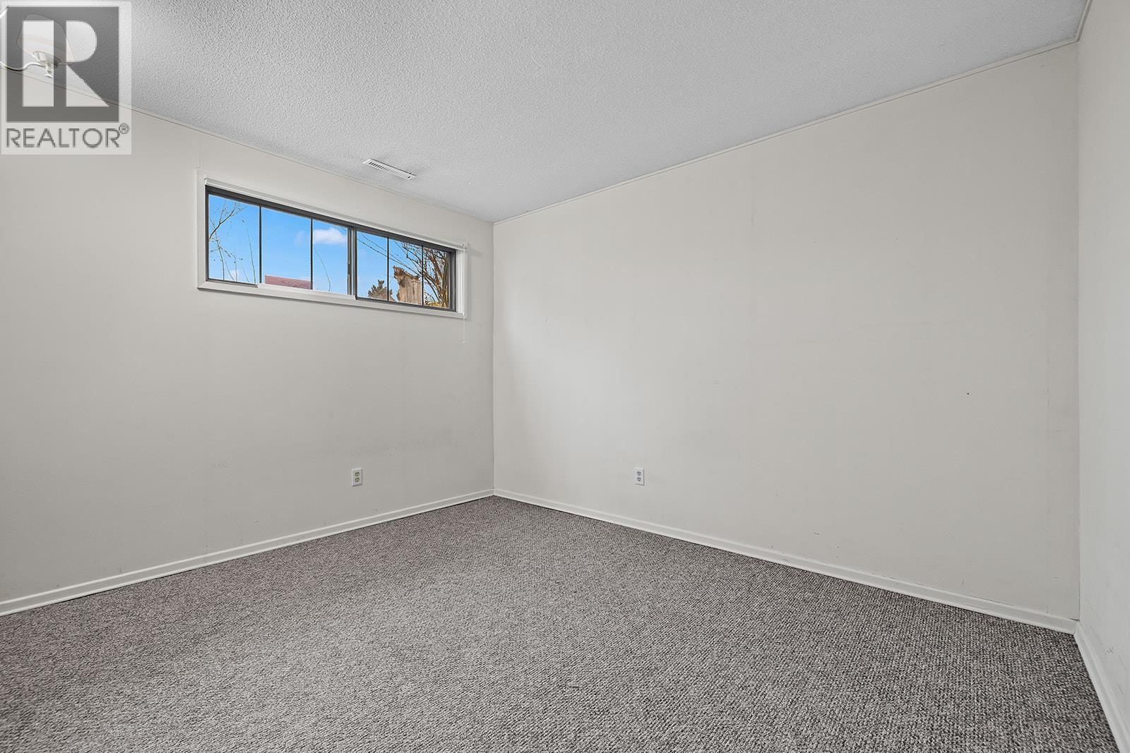 1424 Lombardy Square, Kelowna, BC - Indoor Photo Showing Other Room
