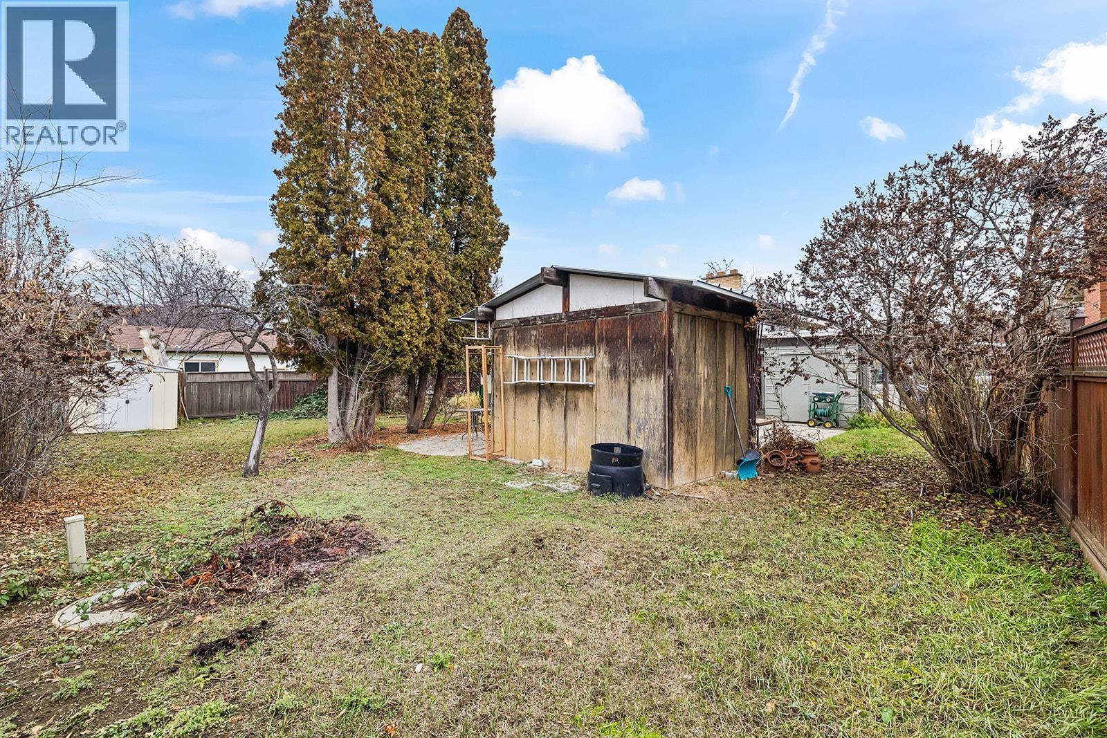 1424 Lombardy Square, Kelowna, BC - Outdoor