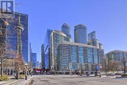 30 GRAND TRUNK CRESCENT Toronto, ON M5J 3A4