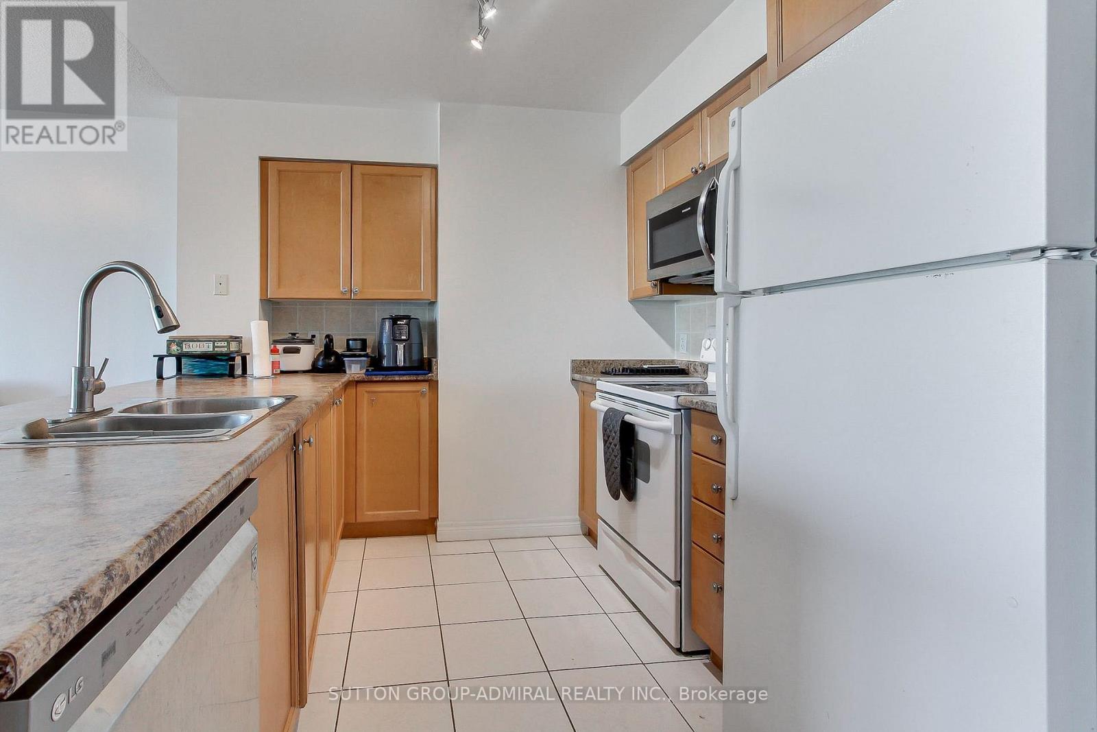 30 Grand Trunk Crescent, Toronto, ON - Indoor Photo Showing Kitchen With Double Sink